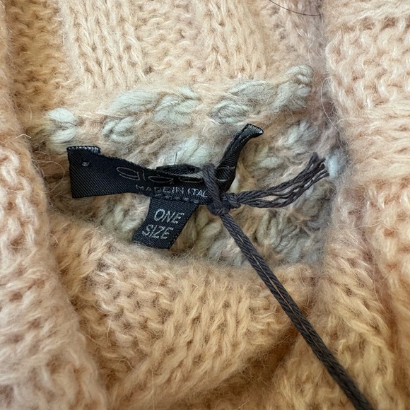 Giogio Italian turtle neck sweater poncho, wool, alpaca, mohair blend, one size - Picture 4 of 6